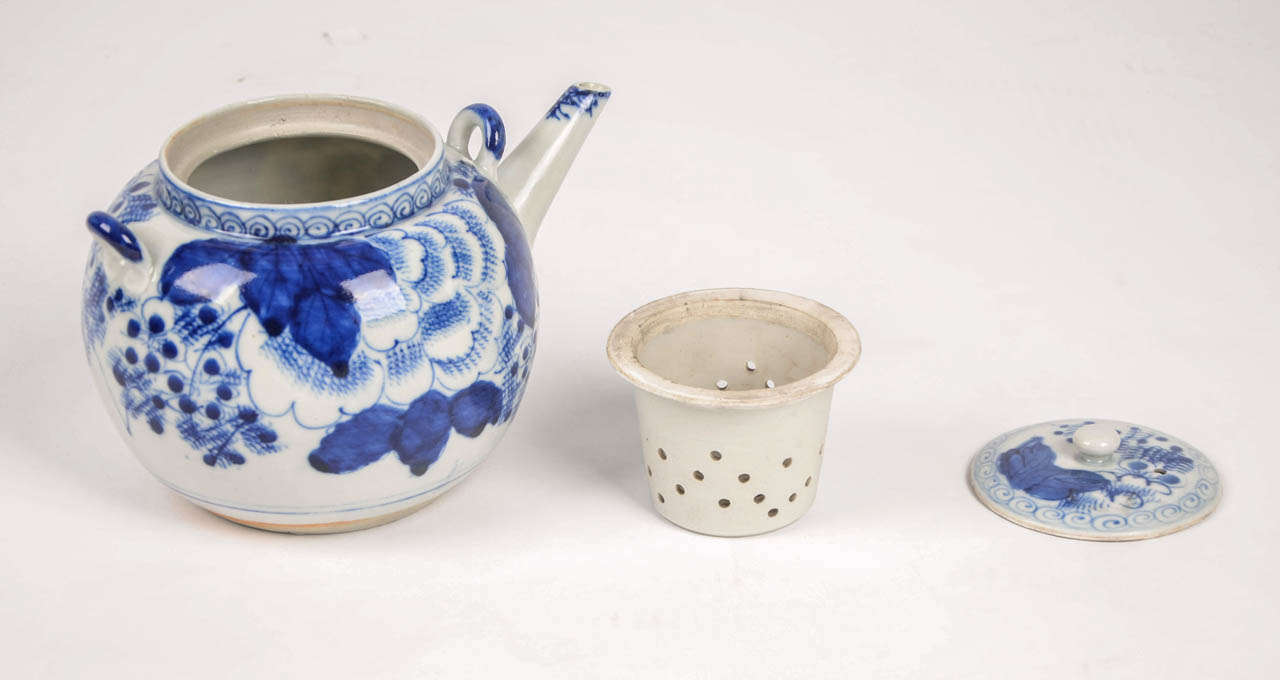 19th Century 19thC, CHINESE, Blue and White TEAPOT, Porcelain