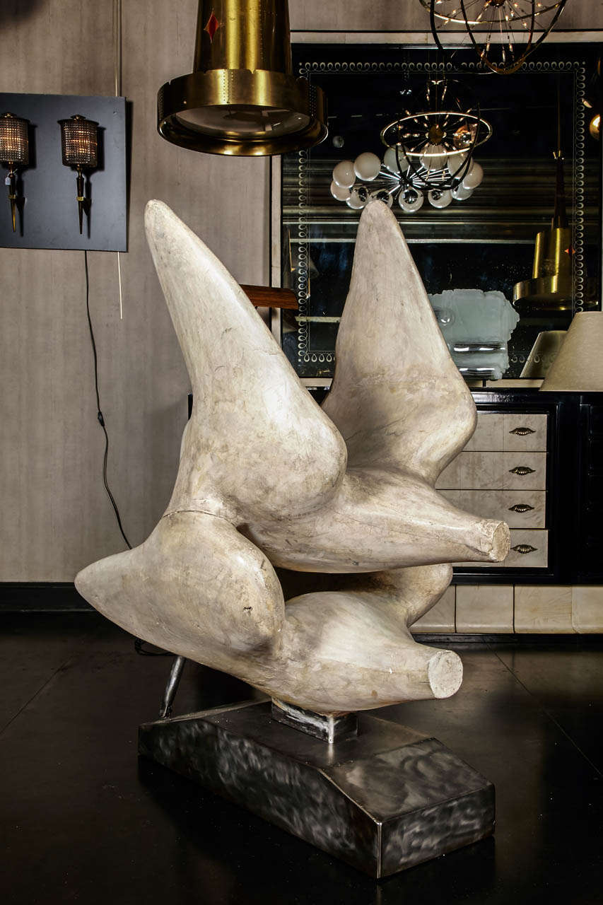 Large 'Oiseau en vol' (Flying bird) plaster sculpture with a recent patinated metal base. Base dimension: Length 85cm x Width 32cm.