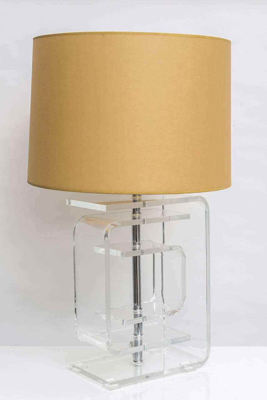 American Midcentury Lucite Interfacing Table Lamp For Sale