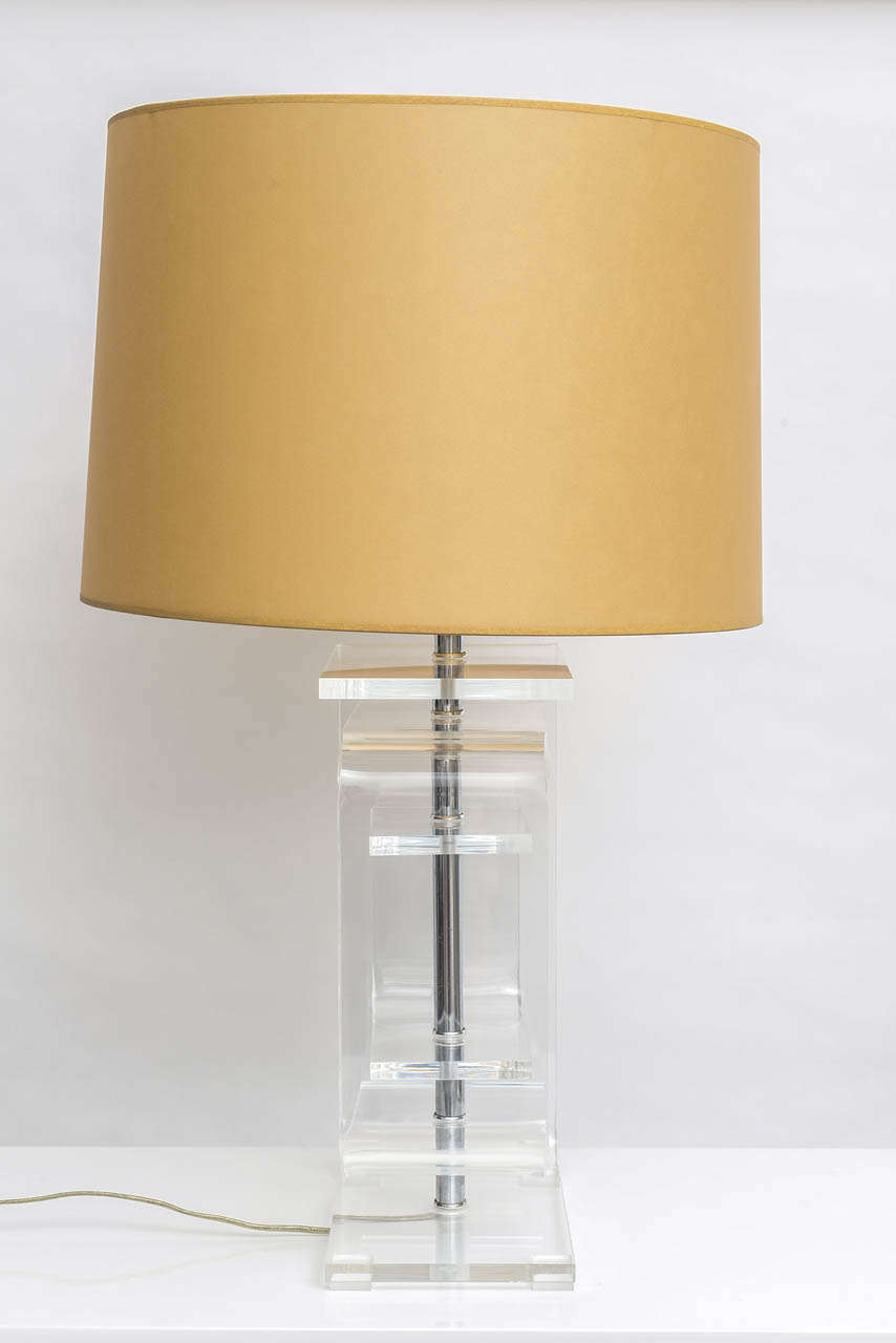 Midcentury Lucite Interfacing Table Lamp In Good Condition For Sale In Miami, FL