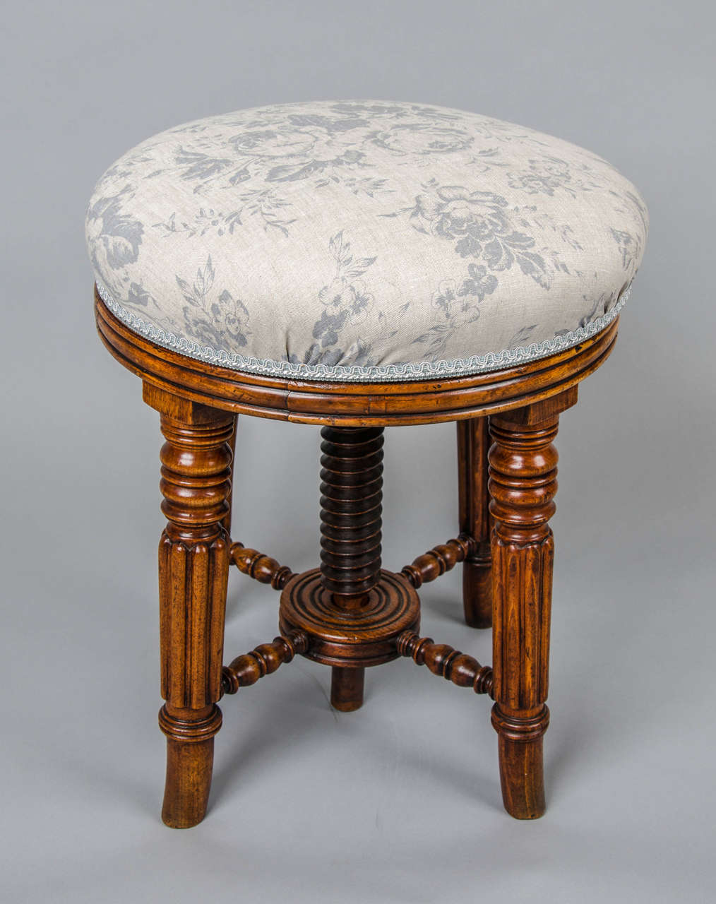A good mid-19th century mahogany piano stool in the manner of Gillows, reupholstered in cabbages and roses fabric.