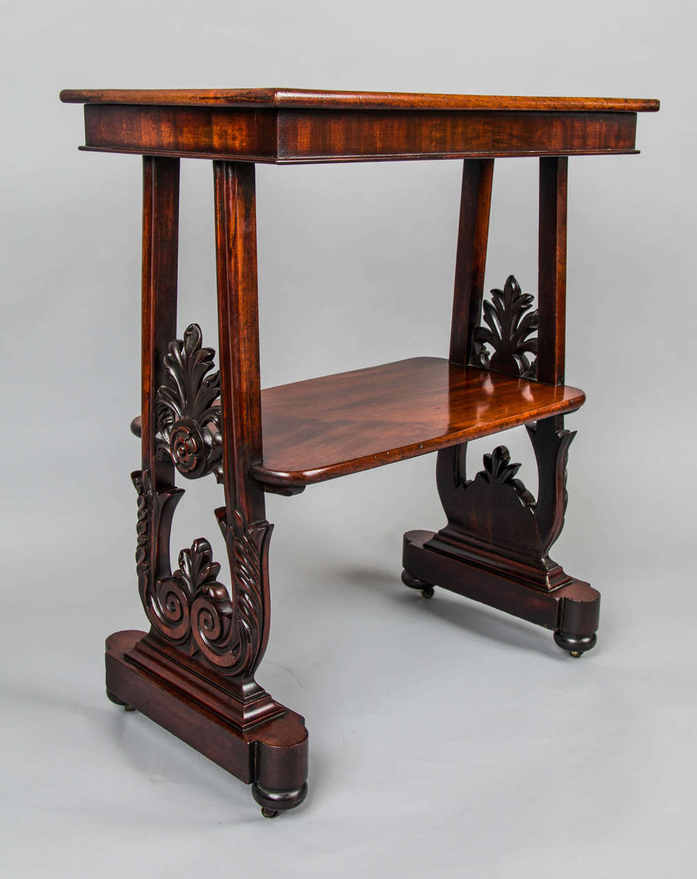 English Pretty Mahogany Side Table