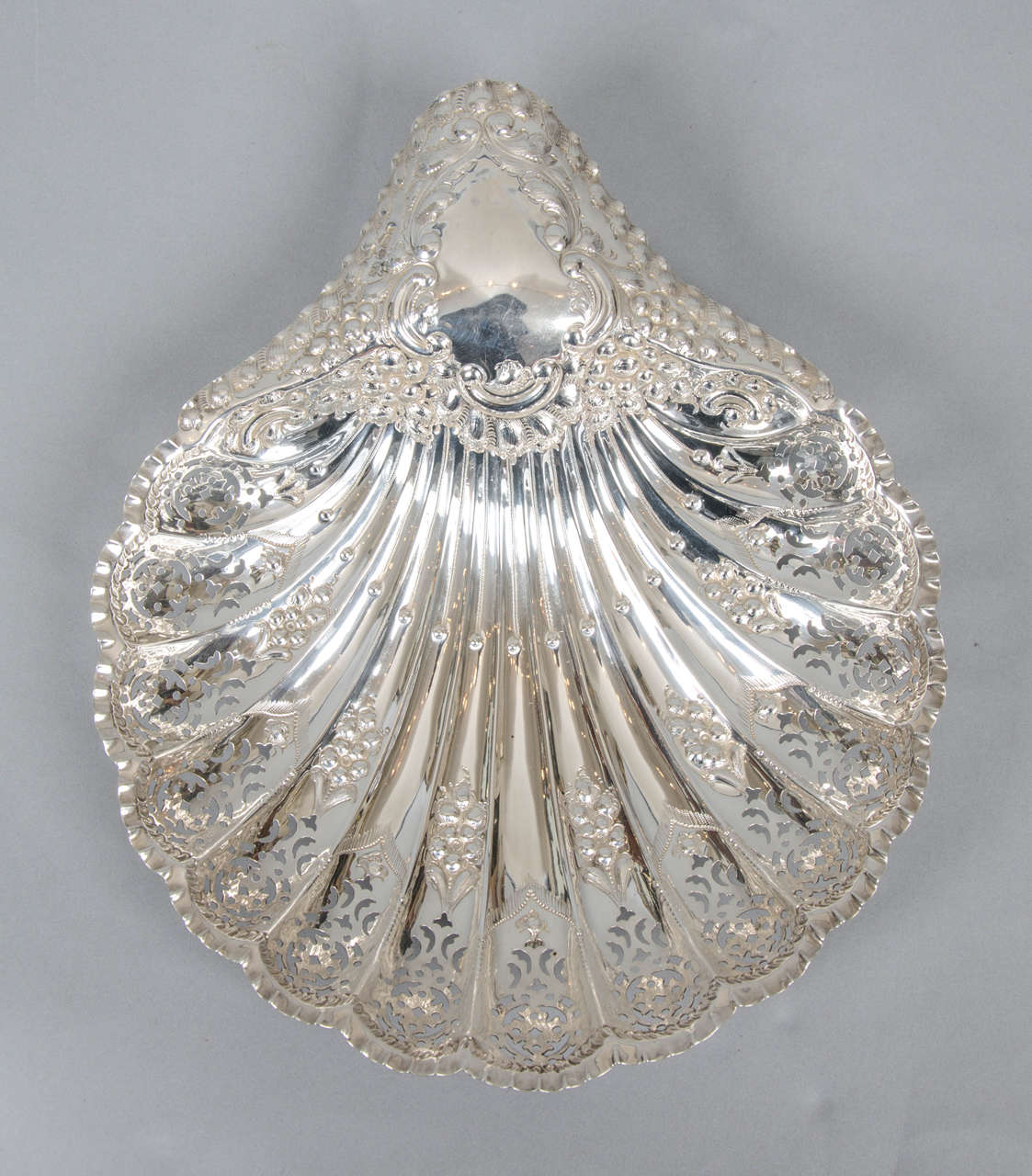 Pair of Silver Scalloped Shell Dishes For Sale 3