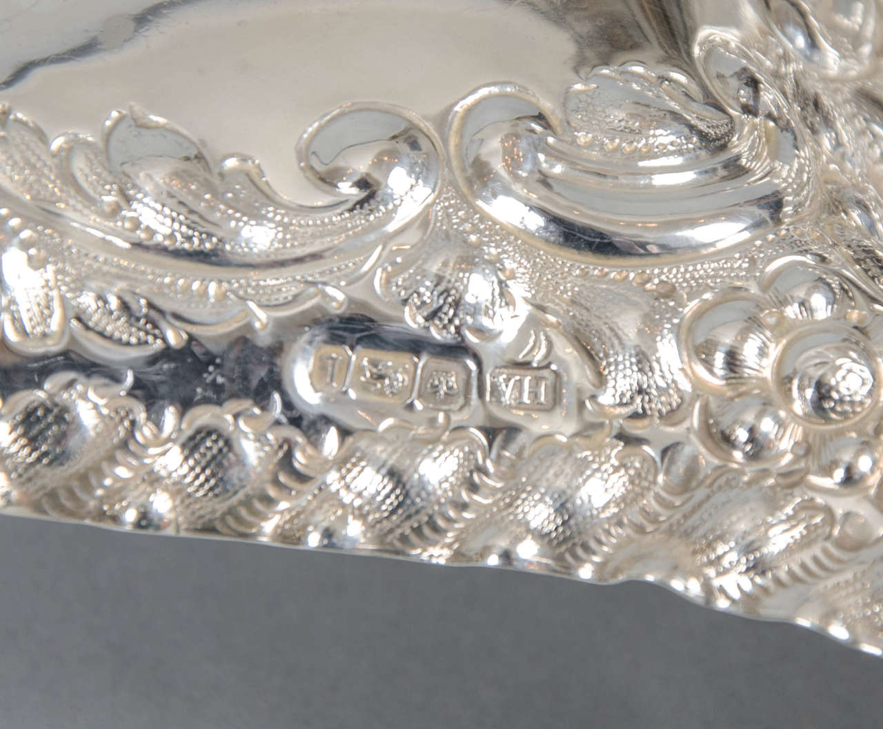 Pair of Silver Scalloped Shell Dishes For Sale 4