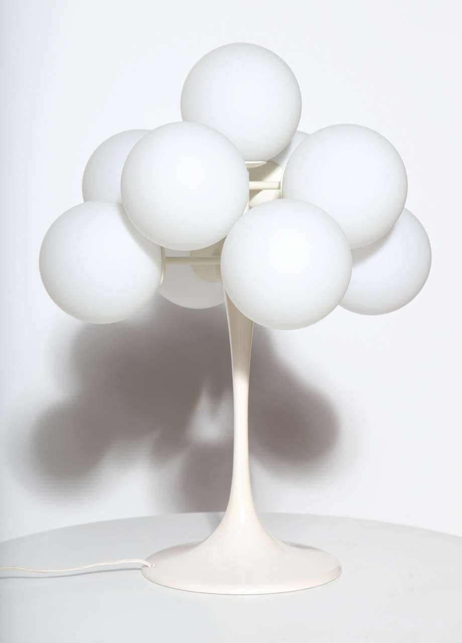 Max Bill Style E. R. Nele Original White Nine Globe Tulip Table Lamp, 1960s In Good Condition For Sale In Bainbridge, NY