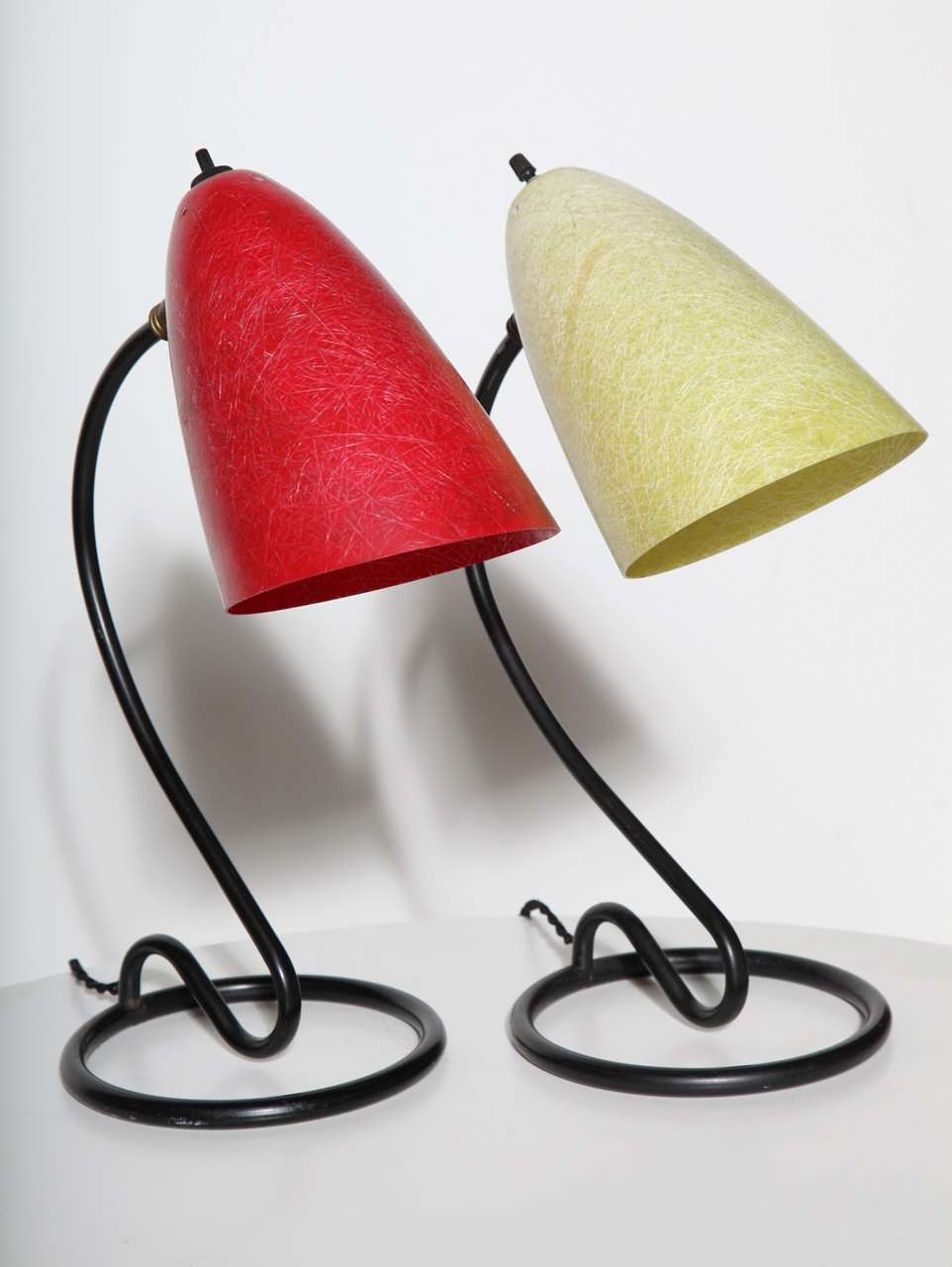 Two Kurt Versen Fiberglass "Loop" Desk Lamps, circa 1953 For Sale at