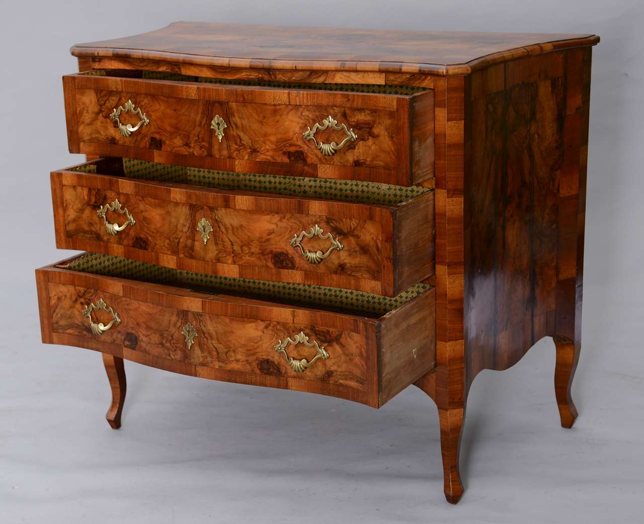 Northern Italian Inlaid Commode                                                  In Excellent Condition In West Palm Beach, FL