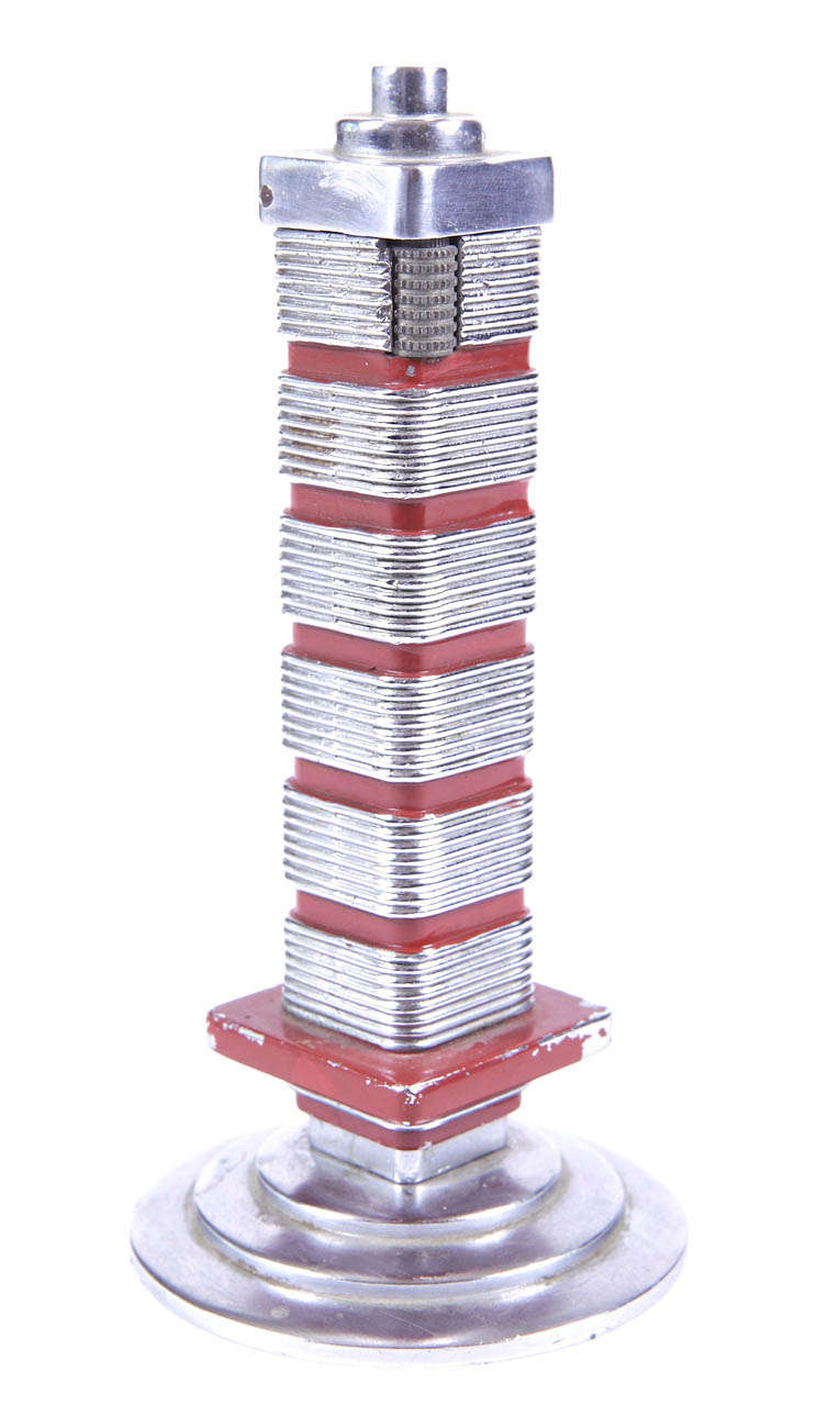 Original FLW design after the Research Tower in Racine.  Untested, but appears to be functional.
Killer skyscraper design, including much of the red enamel on the square, which is usually missing.  Flint-wheel spins freely.  Chrome is VG, red bands