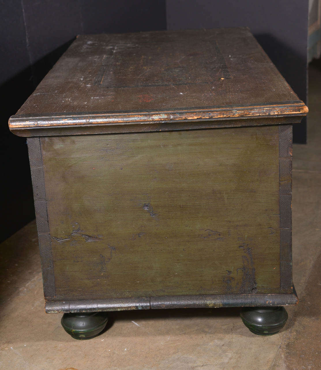 18th Century Painted Trunk 4