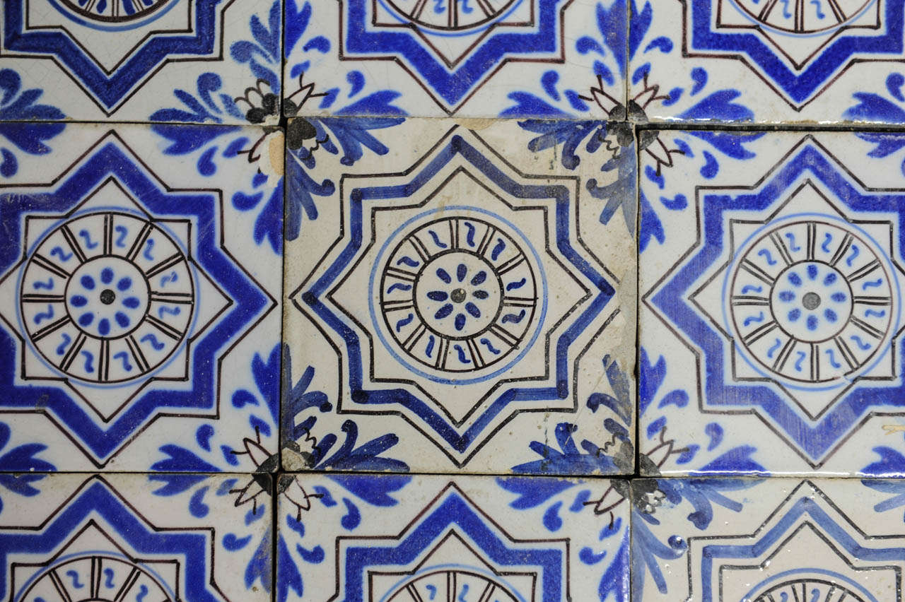 Several lots of antique Dutch patern tiles, Delft blue and manganese on white In Good Condition In Baambrugge, NL