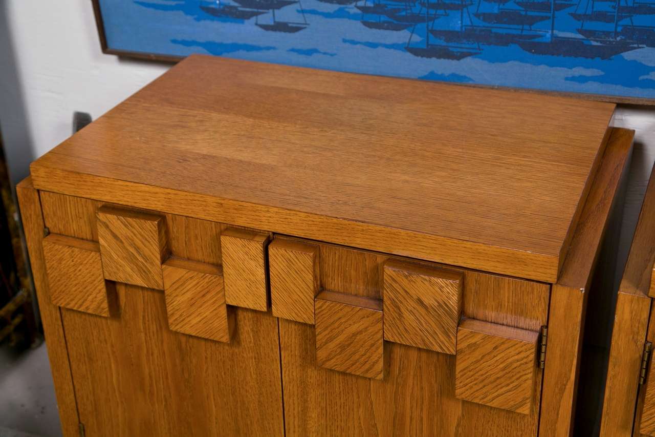 American Pair of Oak Wood Bedside Tables For Sale