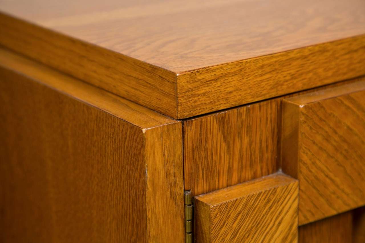 Pair of Oak Wood Bedside Tables For Sale 2