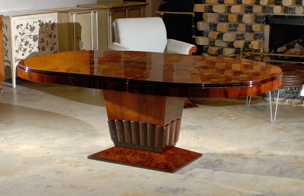 20th Century Art Deco Oval Dining Table with Tulip Base