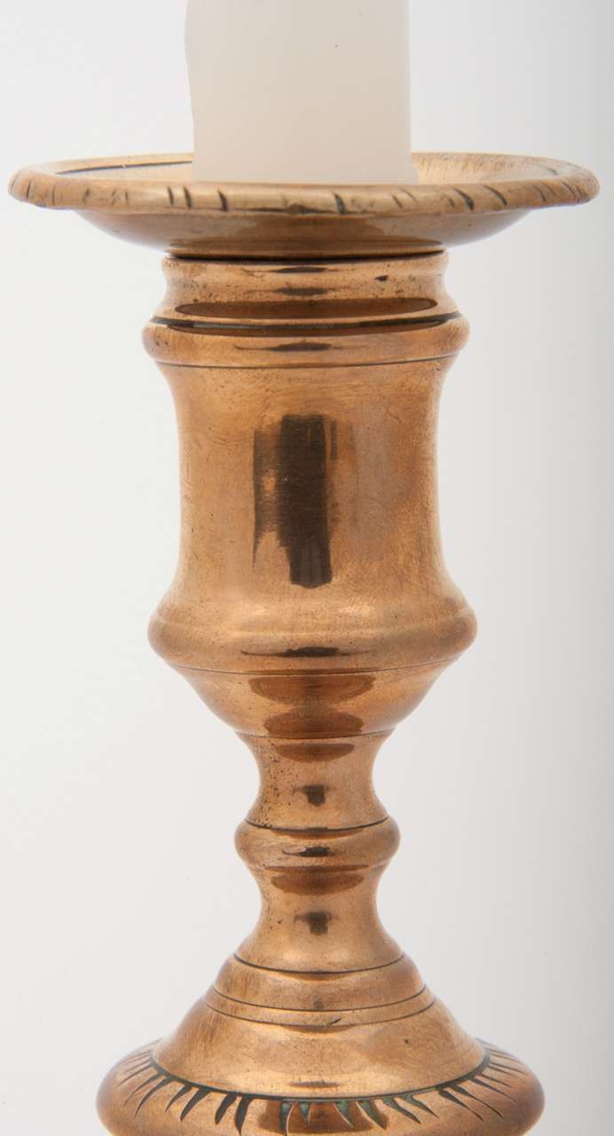 A good early George III period bell metal candlestick  In Excellent Condition For Sale In London, GB