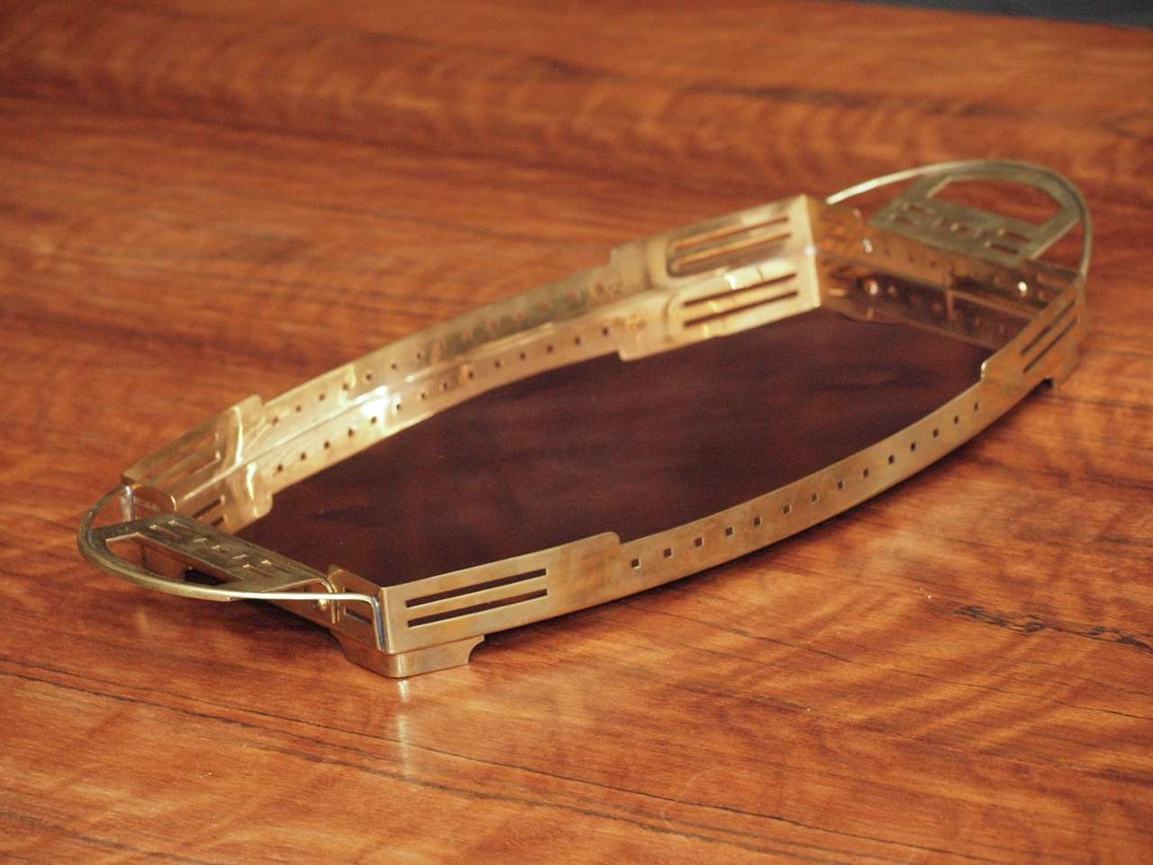 Oval tray in copper and brass with pierced 