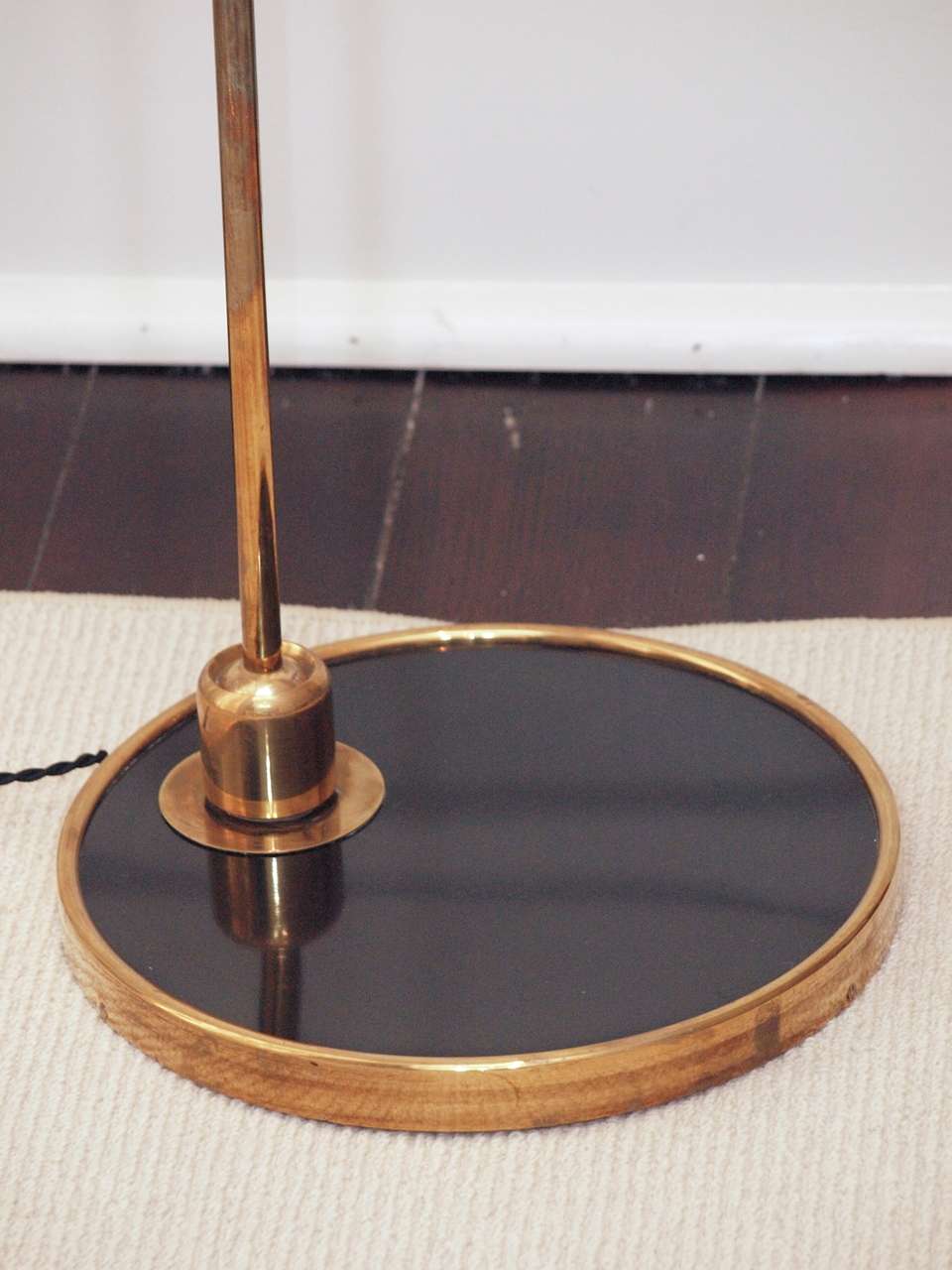 Elegant Articulated 1950s Bronze Floor Lamp For Sale 2