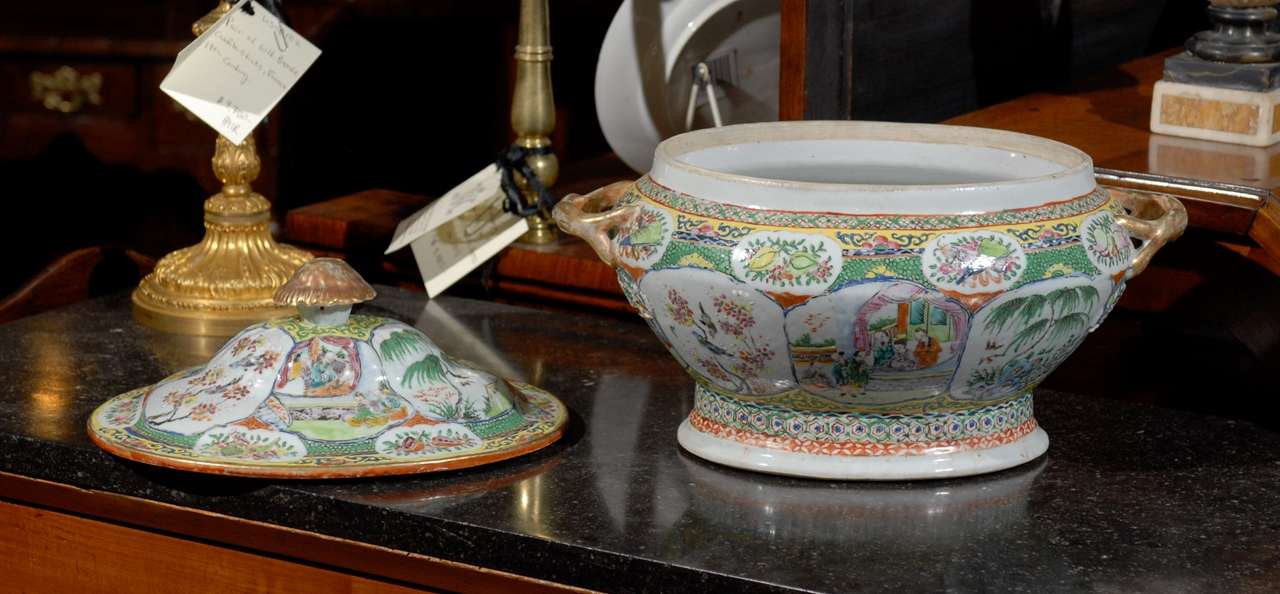 19th Century  Chinese Canton Famille Rose Soup Tureen, Early 19th century