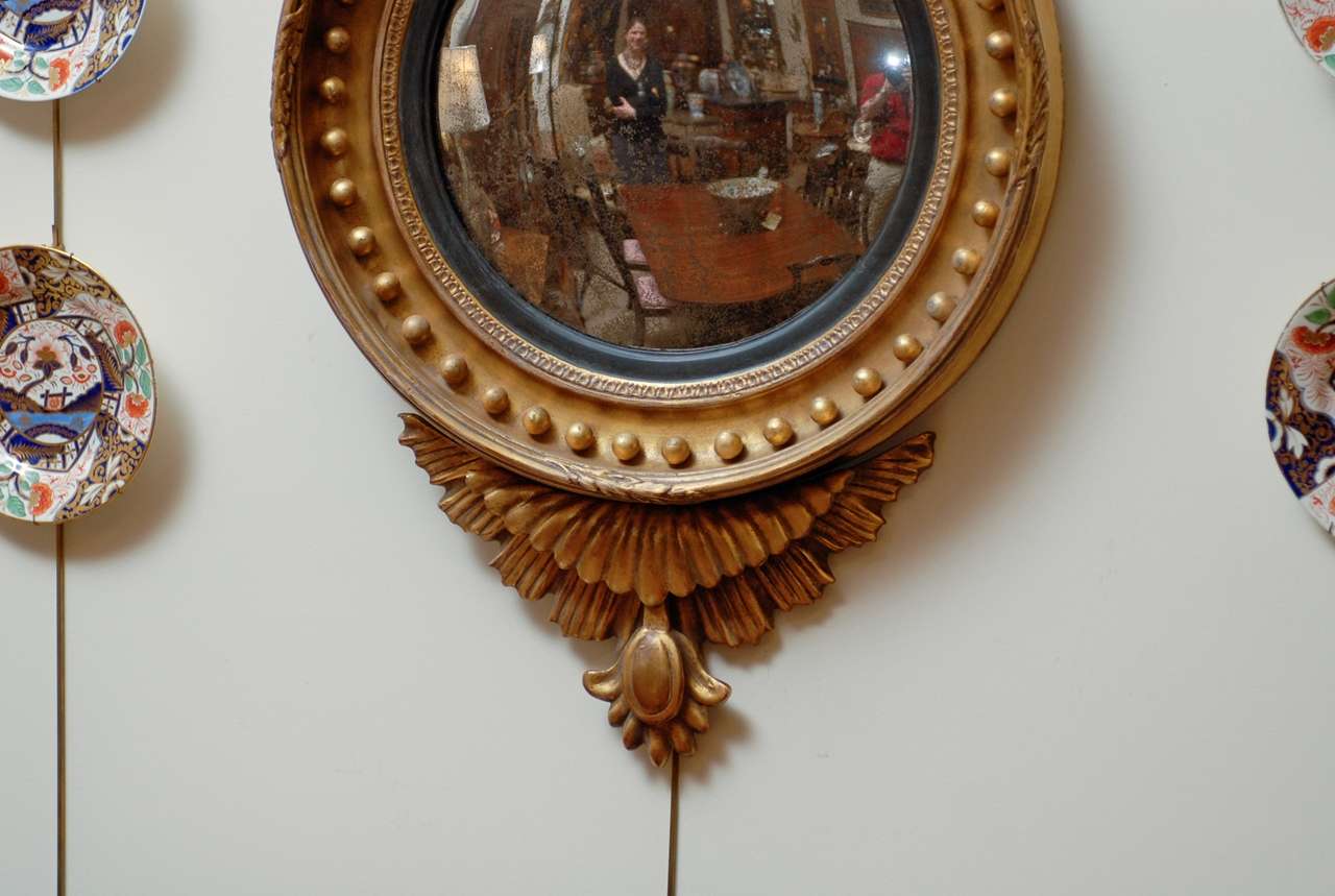 English Bull's Eye Convex Mirror with Eagle Crest In Excellent Condition In Atlanta, GA