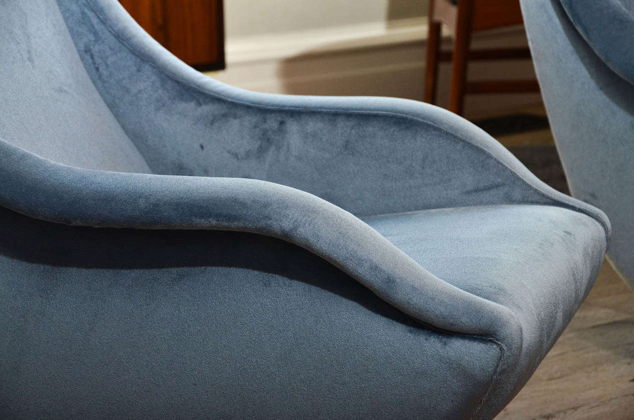 Italian Mid-Century Sky Blue Velvet Armchairs in the Style of Gio Ponti In Excellent Condition In Sag Harbor, NY