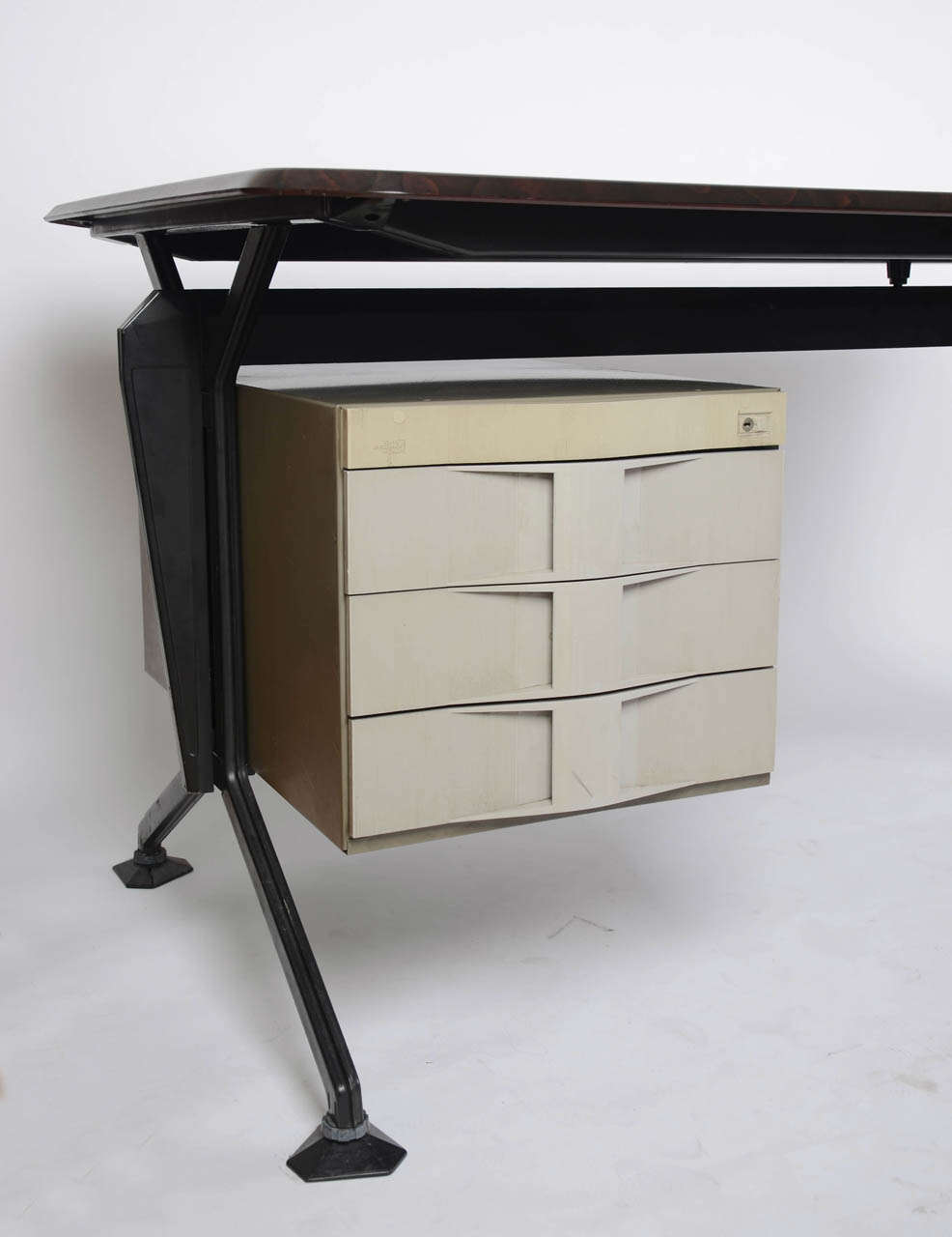 Olivetti desk series Arco designer Gruppo BBPR Lacquered metal frame with
a methacrylate top.Drawers can be fixed in both side.Adjustable feet. Excellent good condition.Original signed key.