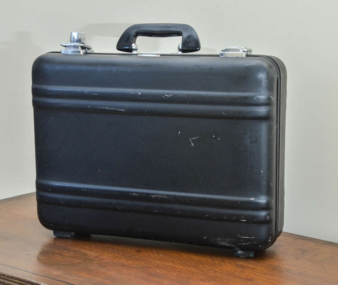 Rare Halliburton Matte Black Briefcase, Late 1970s In Good Condition For Sale In Southampton, NY