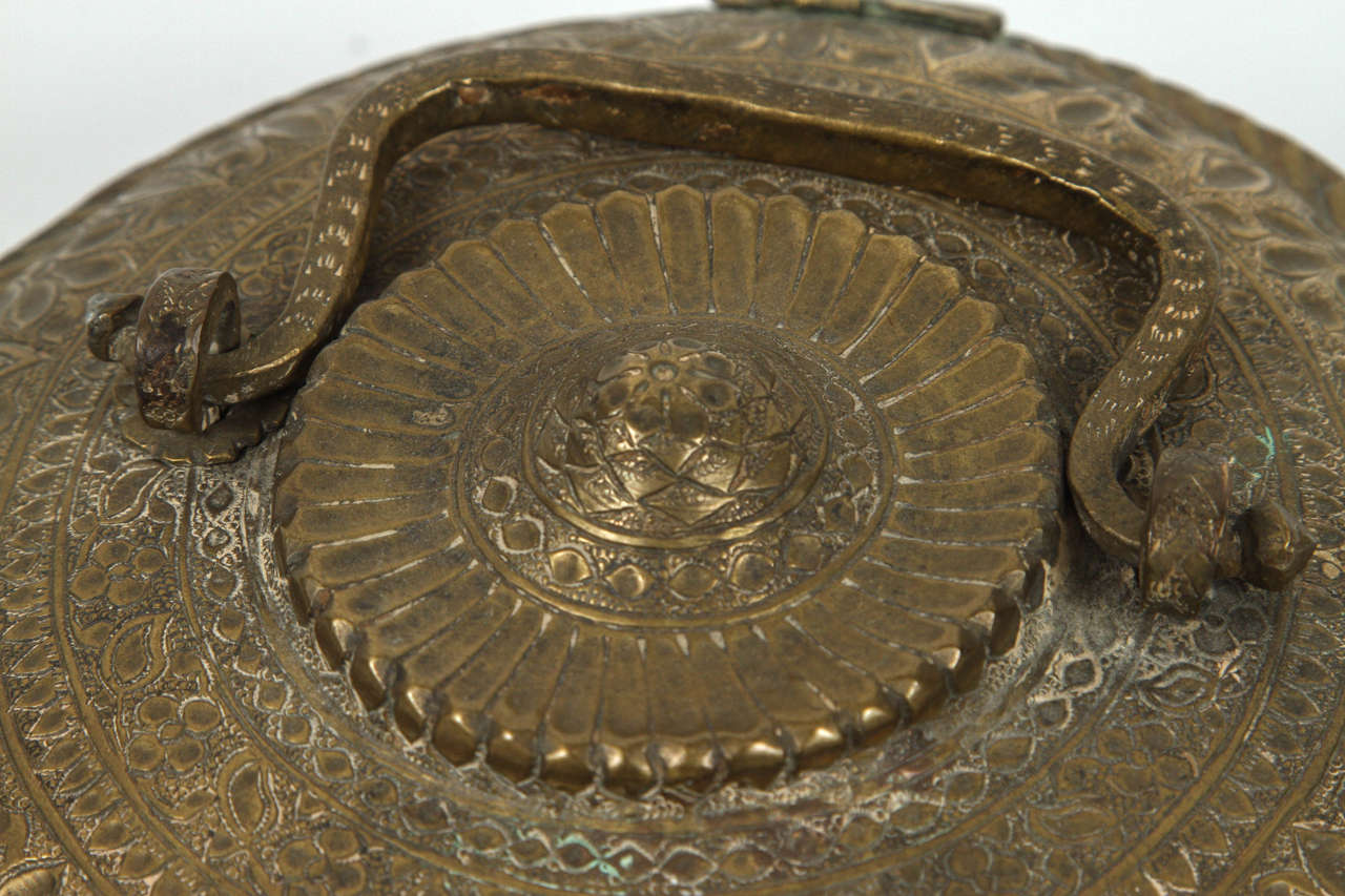 19th C. Asian Brass Betel Nut Pandan Box with Lid, Northern India  In Good Condition For Sale In North Hollywood, CA