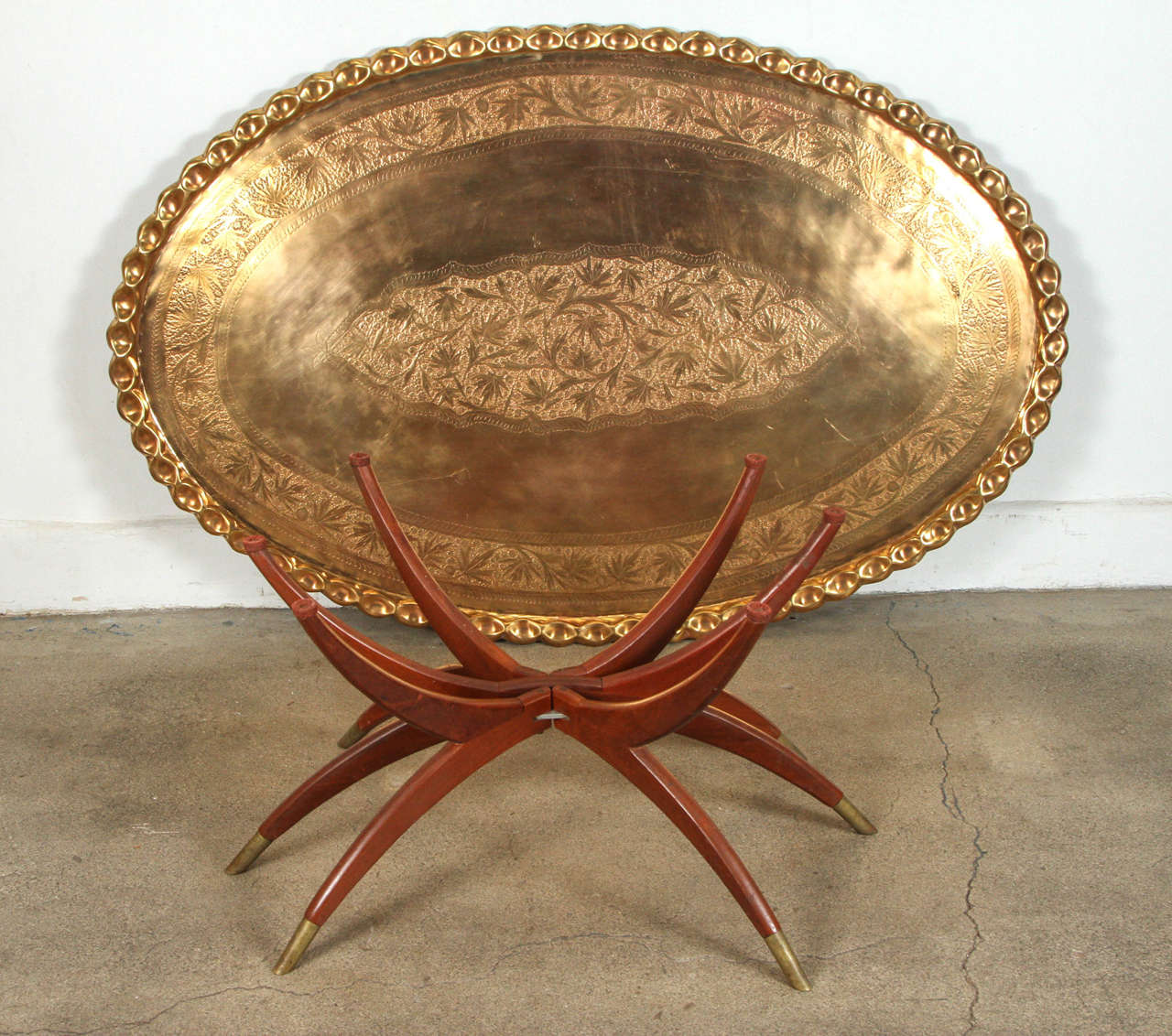 Moroccan Oval Brass Tray Coffee Table In Good Condition In North Hollywood, CA