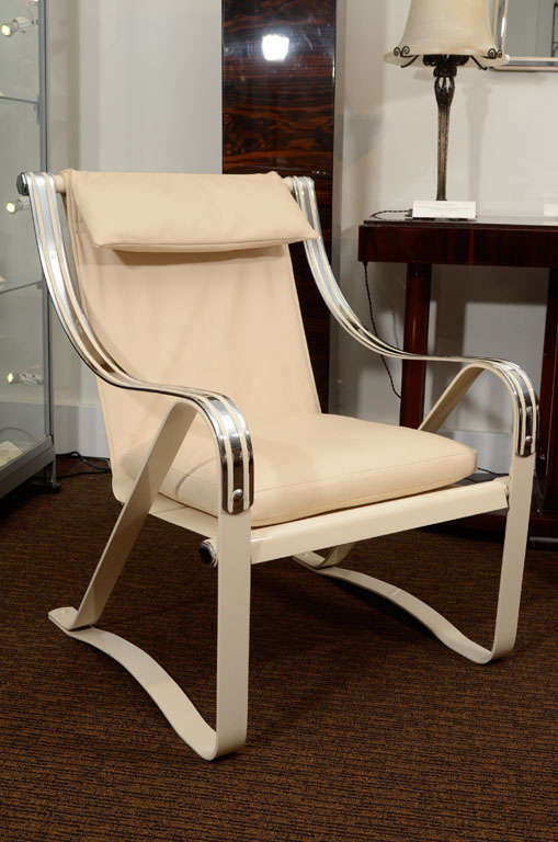 Extremely rare springer lounge chair with a cream leather sling seat on polished chrome and cream enameled flat steel base. The design of this chair was done for the Miami Pavilion of the House of Tomorrow for the 1933-1934 Chicago World’s Fair.