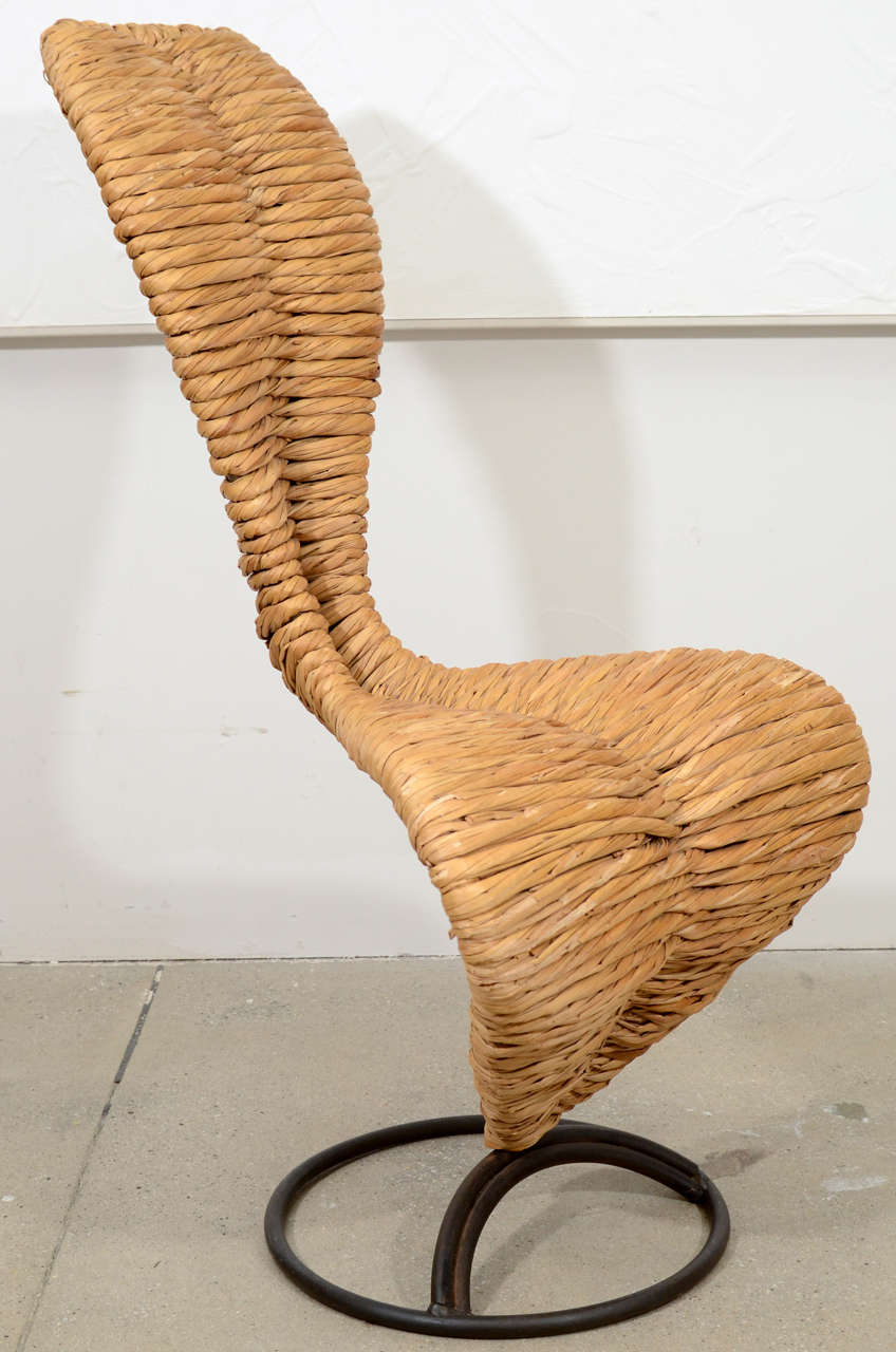 One of Tom Dixon's prototype 'S' chairs made of a thick rope weave and steel.

(Provenance : Chair sold by Themes and Variations, UK. Acquired from above by a private architect)