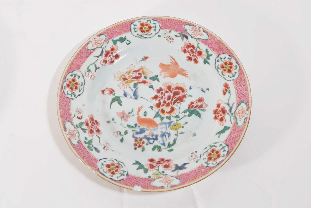 Companion Pair of Chinese Export Porcelain Plates In Good Condition For Sale In Dallas, TX