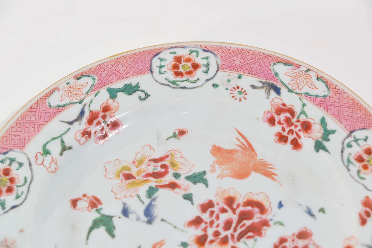 Companion Pair of Chinese Export Porcelain Plates For Sale 2
