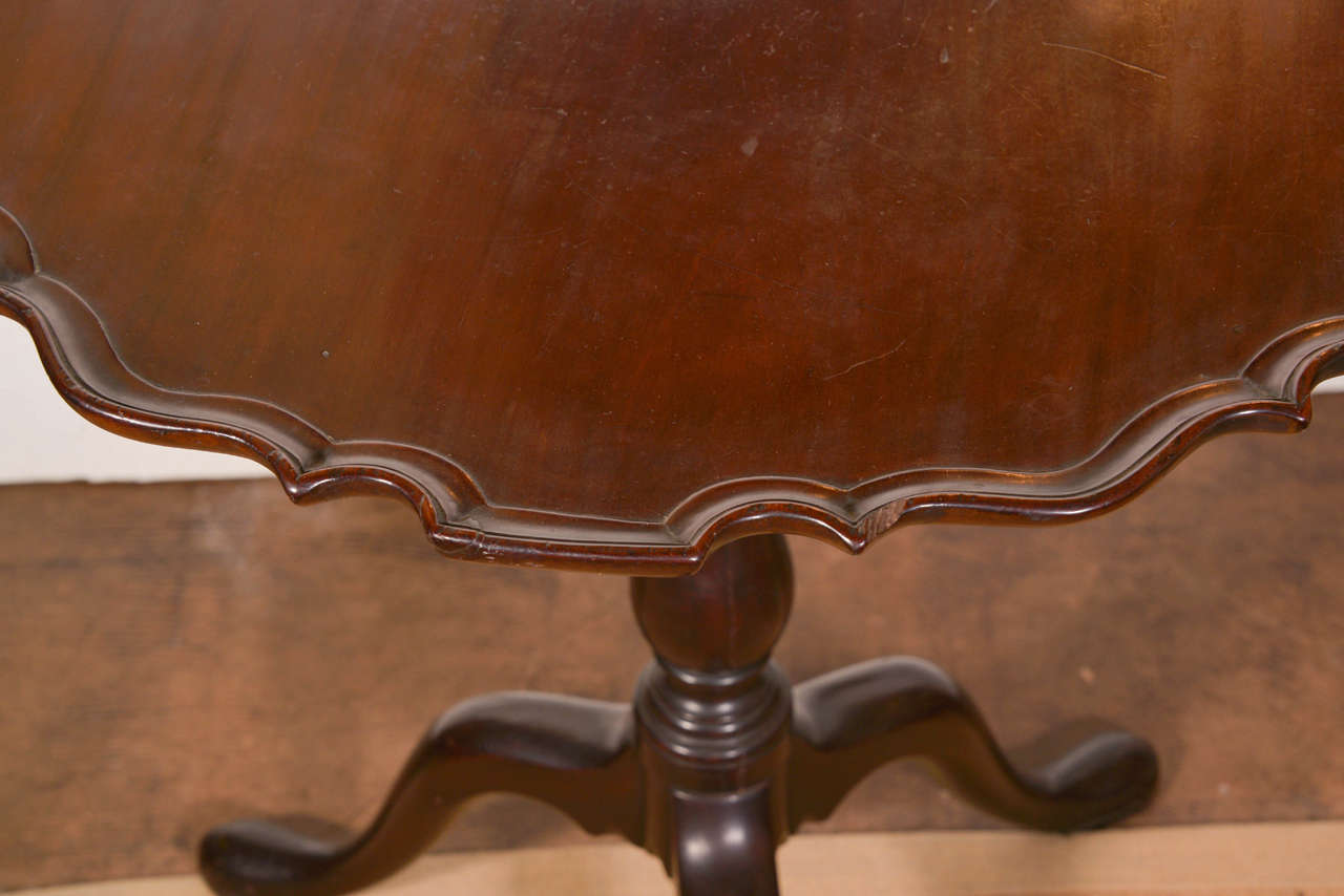 George II Mahogany Piecrust Tilt-top Tea Table In Good Condition For Sale In Dallas, TX