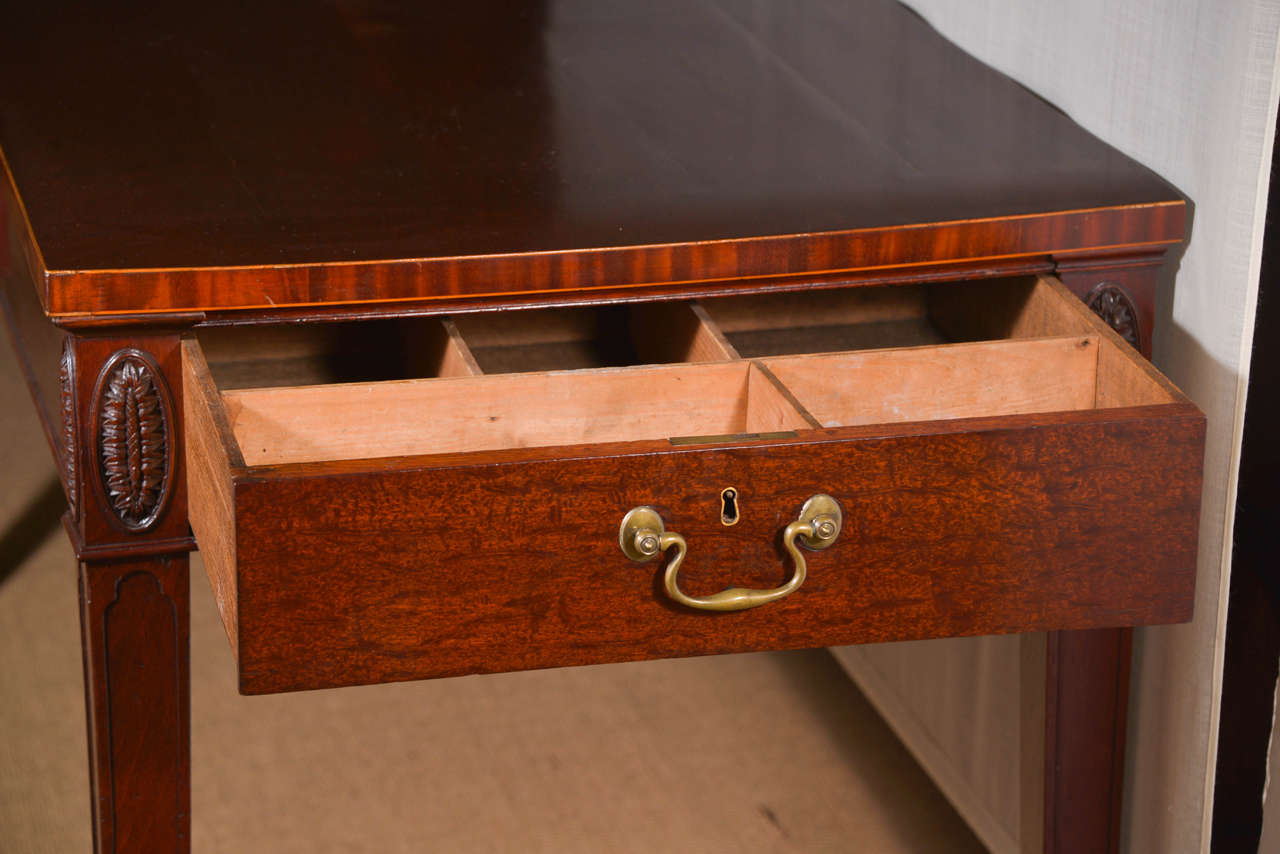 19th c. English Table Desk. In Good Condition For Sale In Dallas, TX