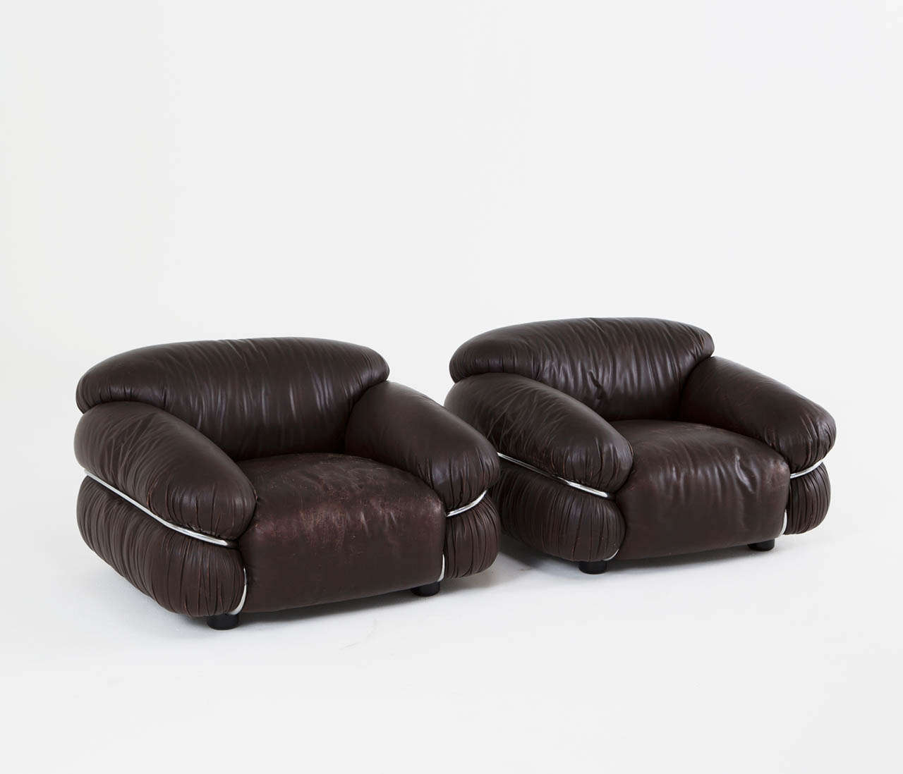 Pair of lounge chairs 