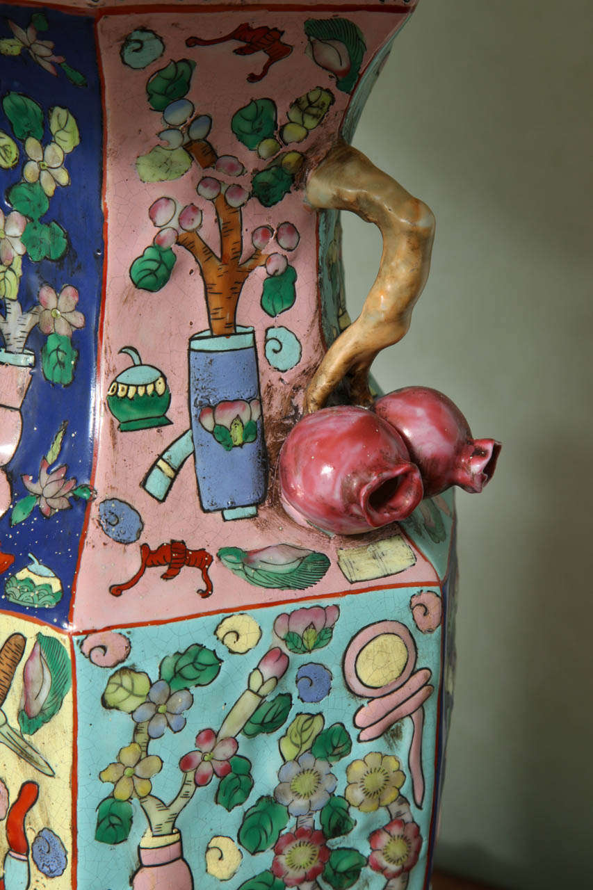 A Chinese Porcelain Polychrome Vase 1