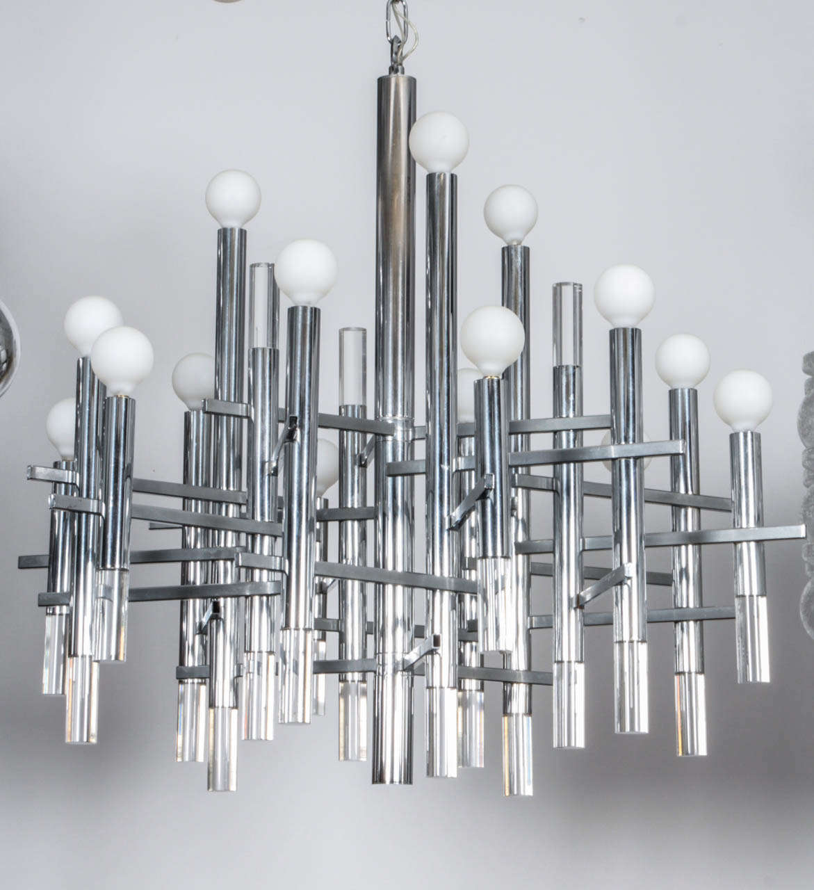 Gaetano Sciolari Bravura Cartesian 15 light chandelier made of chrome plated steel and Lucite. The base of the chandelier measures 26 inches long and is 25 inches in diameter.