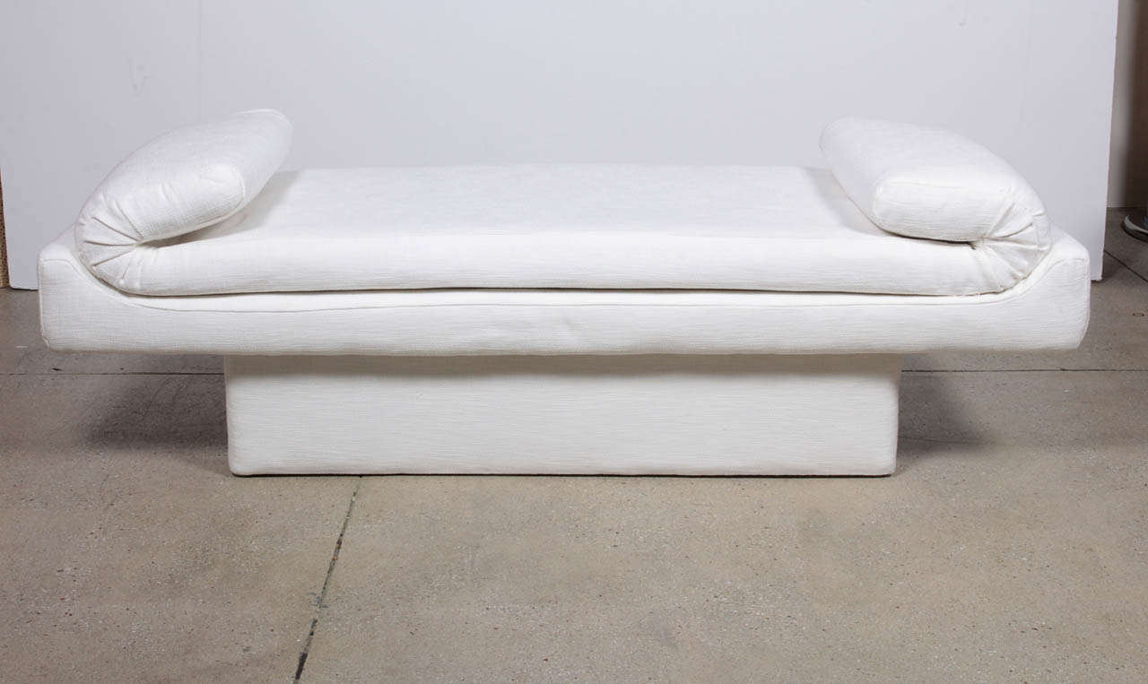 Sculptural Mid-Century Modern Upholstered Bench by Baker In Excellent Condition In New York, NY