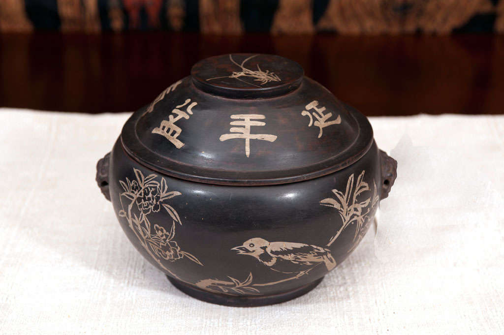 Ceramic is so well made, it feels and sounds like a metal. The script and the ornaments are egged in to the surface.