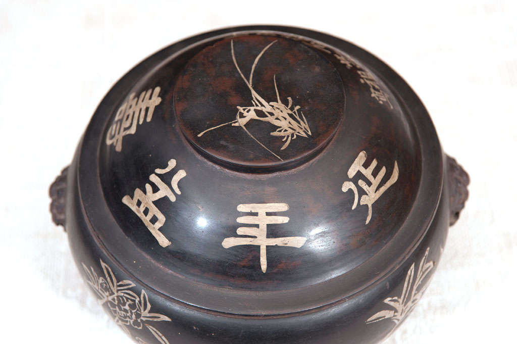 Chinese Ceramic cooking pot, richly decorated, Ming Dynasty For Sale