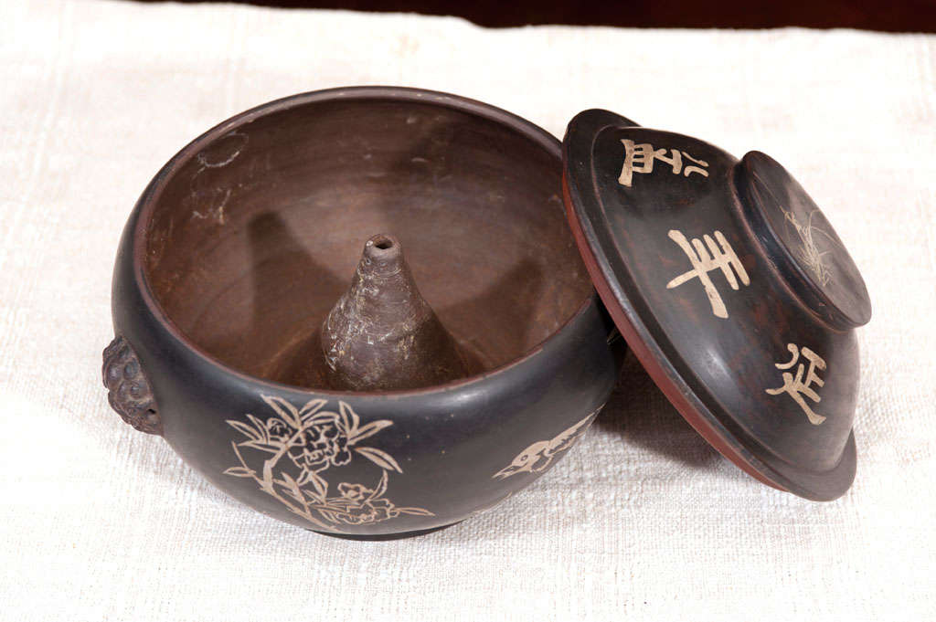 Ceramic cooking pot, richly decorated, Ming Dynasty For Sale 3