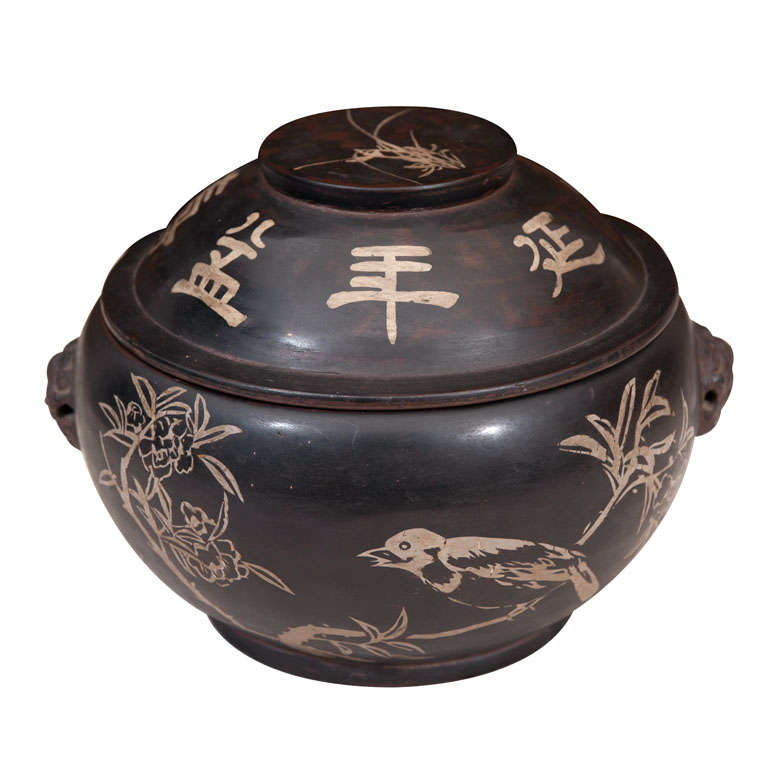 Ceramic cooking pot, richly decorated, Ming Dynasty For Sale