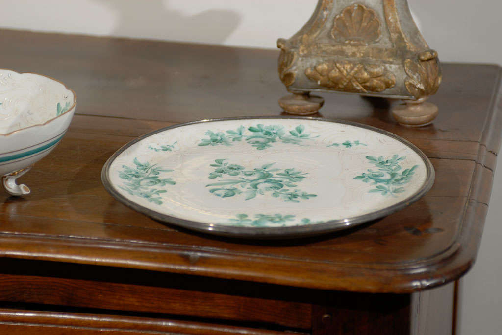 French Limoges Porcelain Bowl with Green Bouquet of Roses and Underplate In Good Condition For Sale In Atlanta, GA