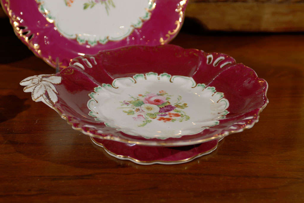 English 1850s Copeland Red Border Plates and Compotes with Bouquets of Flowers In Good Condition For Sale In Atlanta, GA