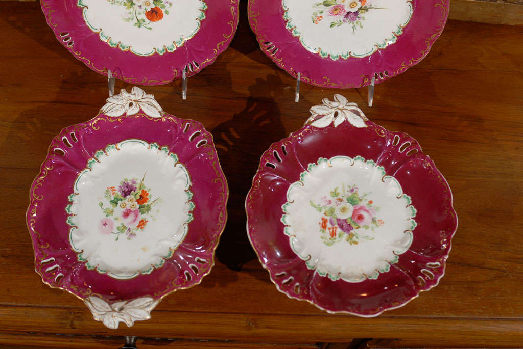 English 1850s Copeland Red Border Plates and Compotes with Bouquets of Flowers For Sale 1