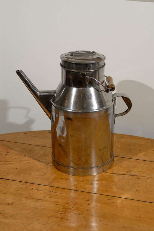 French 19th Century Metal Milk Can with Long Spout and Wooden Handle For Sale 1