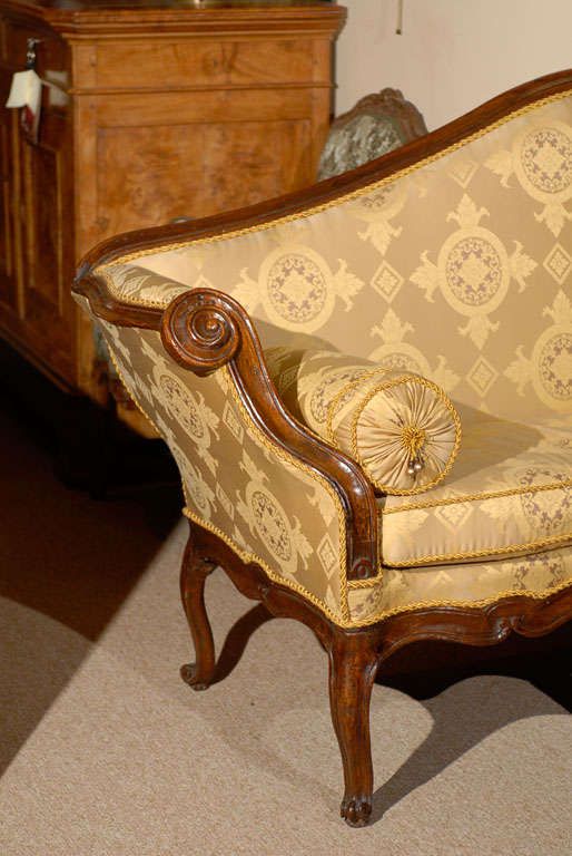 Silk 18th Century Italian Rococo Canape in Walnut