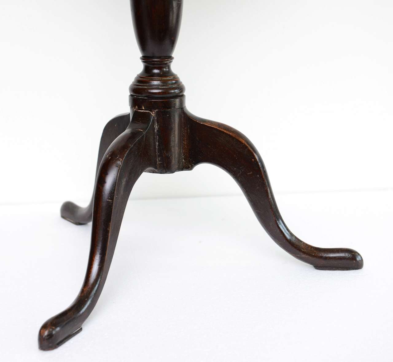 American Queen Anne Tilt-top Table/candle Stand, 18th Century 3
