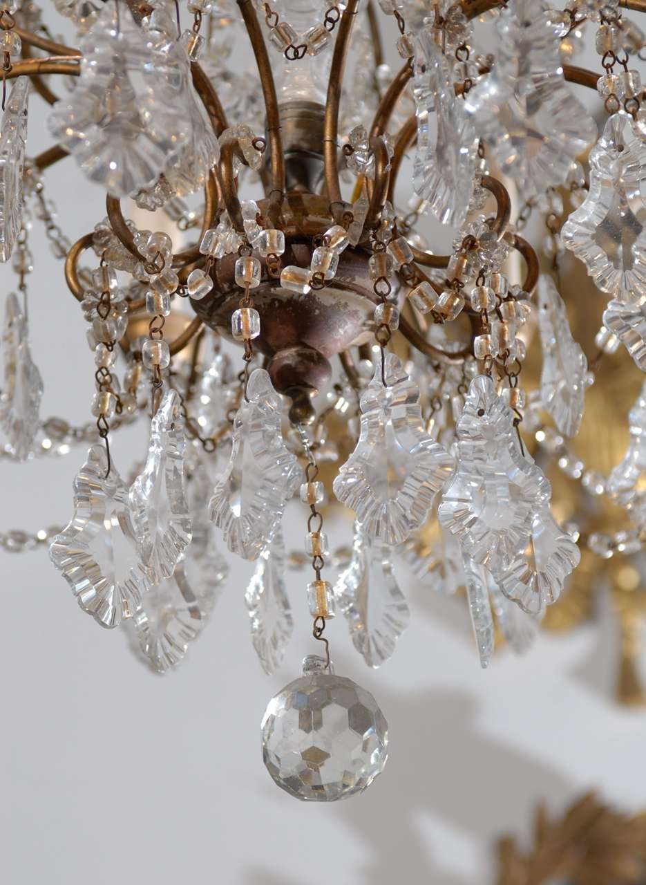 Italian 1850s Rococo Style Ten-Light Crystal Chandelier with Gilt Metal Armature For Sale 1