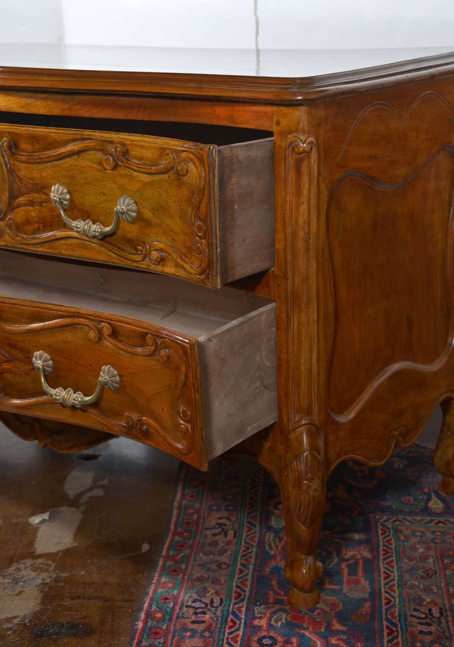 Late 18th c. to Early 19th c. French Provencial Commode In Excellent Condition For Sale In Dallas, TX