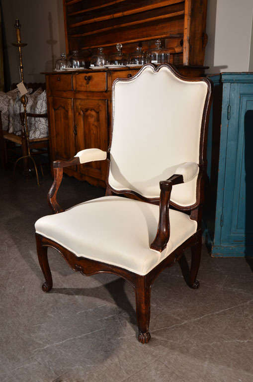 Charming fauteuil in chestnut from the Regence period, circa 1720.  The carving is slightly primitive showing it was made in the provinces, probably Languedoc, France.  Reupholstered in white cotton.